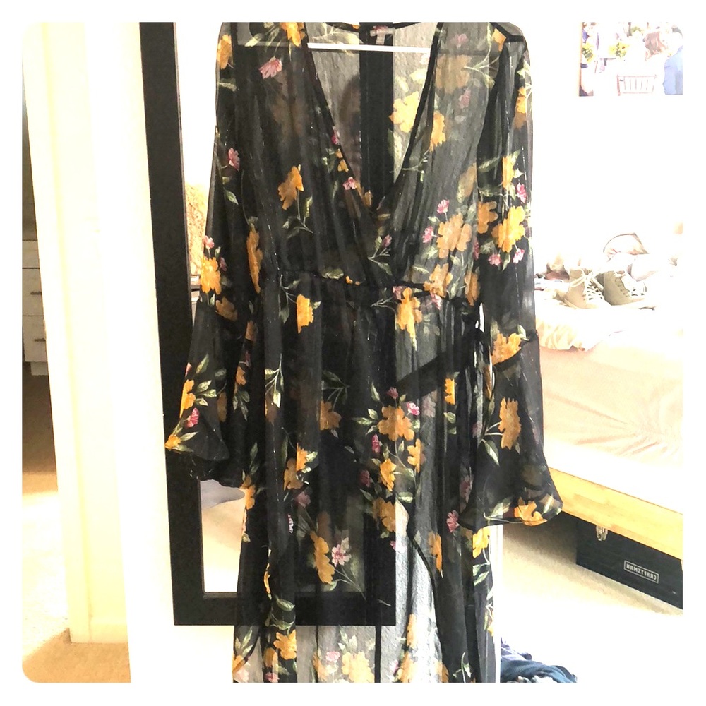 Beautiful sheer, high-low kimono!
